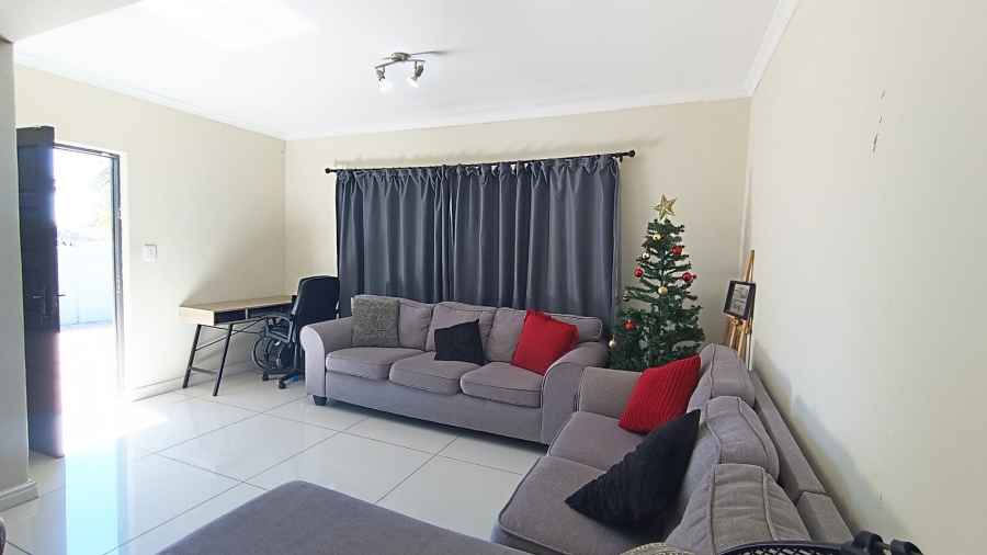 2 Bedroom Property for Sale in Protea Heights Western Cape